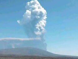 Gunung “Tidur Panjang” Bangkit, Desa Afar Tertutup Abu
