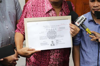 Salinan ijazah Jokowi.