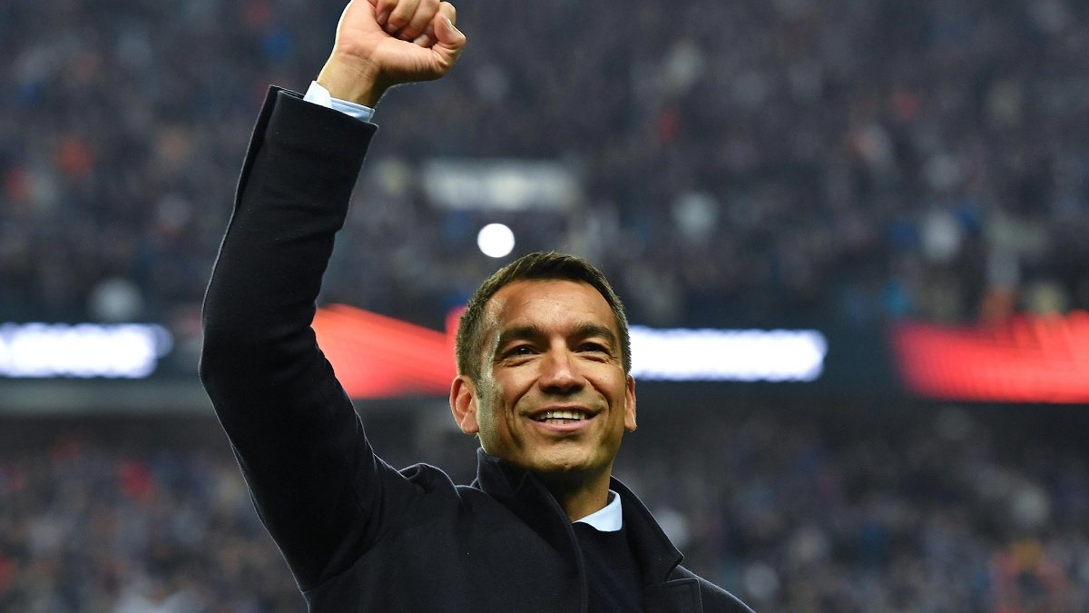 Giovanni van Bronckhorst kini jadi asisten pelatih Liverpool.