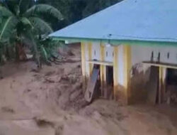 Banjir Bandang Terjang Muaro Pingai Solok, Puluhan Rumah Rusak dan Jembatan Hanyut