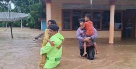 Banjir Satu Meter Genangi Pariaman, Ratusan Warga Mengungsi