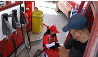 Pengisian BBM di SPBU.