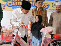 Bupati Agam Serahkan Hadiah untuk Pemenang Program Salat Champions di Magek