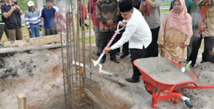 Bupati Agam Letakkan Batu Pertama Pembangunan Kantor Wali Nagari Magek