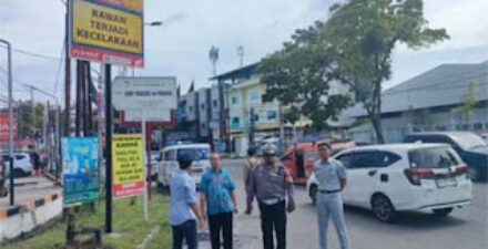 Jasa Raharja Sumbar Pasang Rambu Keselamatan