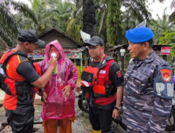 Evakuasi Warga Terdampak Banjir di Gadih Angih, Agam