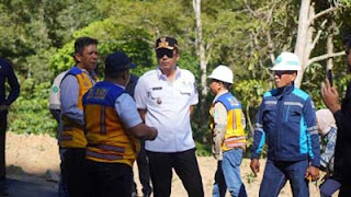 Wagub Sumbar Vasko Ruseimy cek jalan penghubung Bayang-Solok.