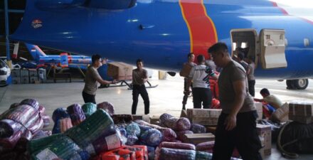 Polri Kirim Ribuan Paket dan Peralatan SAR untuk Korban Bencana Sumatera.