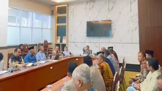 Pemkab Solok menggelar rapat pembahasan permasalahan air bersih di Batang Barus dan Koto Gaek.