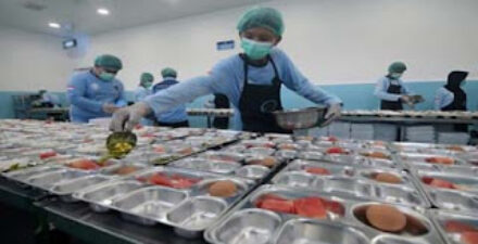 Relawan SPPG Sawahlunto Terapkan Standar Ketat Kebersihan Ompreng Program Makan Bergizi Gratis