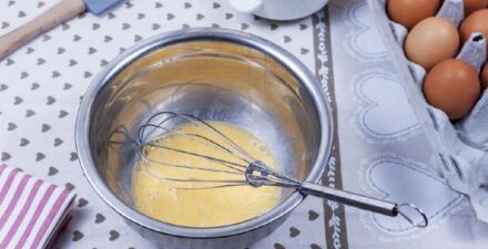 Ada cara bikin telur gulung di rumah yang mudah diikuti.