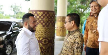 Walikota Fadly Amran menerima kunjungan Ketua KI Sumbar, Musfi Yendra.