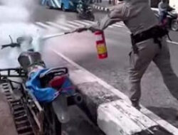 Pengemudi Selamat, Becak Motor Hangus Terbakar