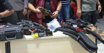 Sembilan orang ditangkap dengan barang bukti 89 kg sabu hingga 7 senpi