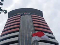 Gubernur Riau dan Dua Pejabat Ditetapkan Tersangka Korupsi