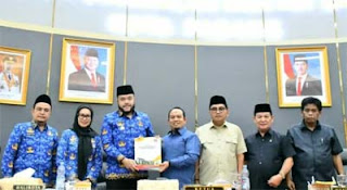 Pemko Padang bersama DPRD Kota Padang resmi menyetujui dua Ranperda
