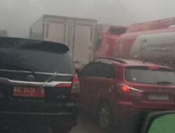 Asap Tebal dan Kecelakaan Perburuk Lalu Lintas Sitinjau Lauik