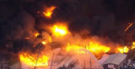 Pesawat kargo milik perusahaan logistik raksasa United Parcel Service (UPS) jatuh