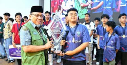 Wawako Maigus Tutup Turnamen Esport Series 2 Piala Walikota Padang