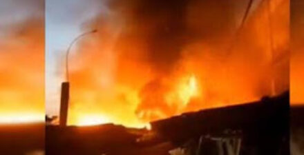 Kebakaran hebat menghanguskan puluhan kios di pasar Lama Cikarang