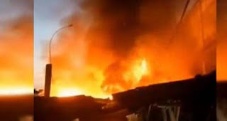 Kebakaran hebat menghanguskan puluhan kios di pasar Lama Cikarang