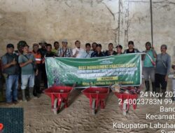 PT Socfindo Aek Pamienke Perkuat Kemitraan, Salurkan 60 Alat Panen Untuk KUD