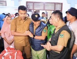 Wagub Vasko Ruseimy Tinjau Korban Banjir Kampung Galapuang, Padang Pariaman