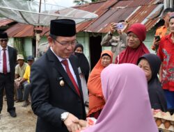 Wako Payakumbuh Zulmaerta Langsung Tinjau Warganya Dilanda Musibah Kebakaran