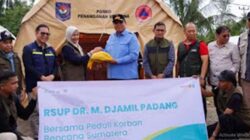 Wabup Tanah Datar Terima Bantuan dari RSUP M Djamil Padang dan HK untuk Korban Benca.