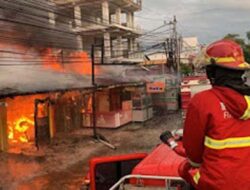 Kebakaran Hebat di Padang Utara, 9 Toko dan 1 Rumah Ludes Terbakar