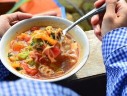 Bahaya Seblak, Dari Gangguan Lambung hingga Tekanan Darah Tinggi