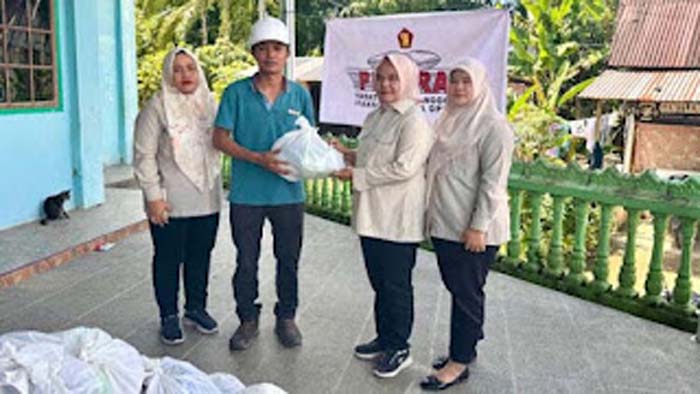 PINDRA DPR RI serahkan bantuan untuk masyarakat terdampak bencana di Palembayan Agam.