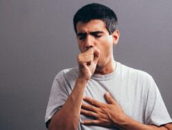 Penyebab Batuk Berdarah, Kapan Harus Waspada dan Periksa ke Dokter