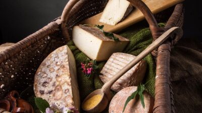 Keju ternyata bisa turunkan risiko demensia.