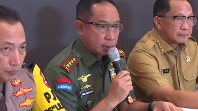 Panglima TNI Jenderal Agus Subiyanto (tengah).