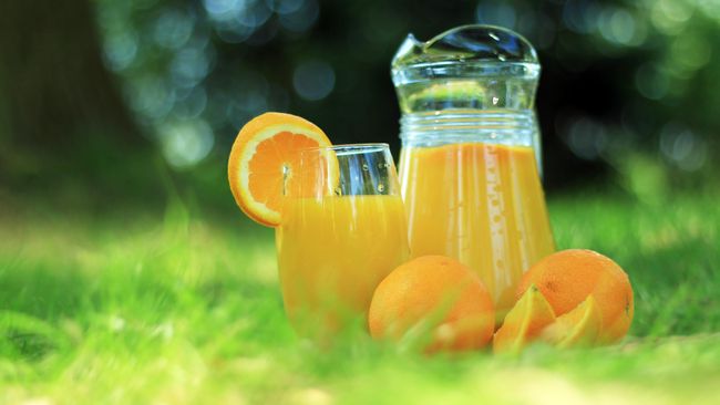 Ternyata minum jus jeruk setiap hari bagus untuk kesehatan selama tak diberi tambahan gula atau pemanis.