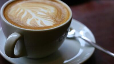 Waktu terbaik minum kopi ternyata bukan pagi hari.