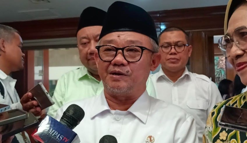 Mendikdasmen Abdul Mu'ti mengatakan pihaknya telah merancang kurikulum secara khusus agar anak-anak terdampak bencana bisa mengikuti kegiatan belajar.