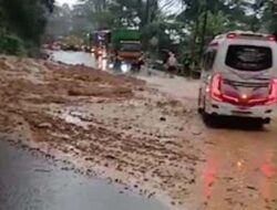 Hujan Deras Picu Longsor di Lubuk Paraku Padang, Jalan Tertutup Tanah dan Lumpur
