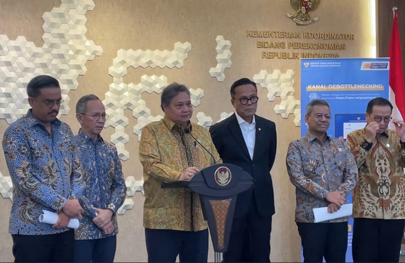 Menko Perekonomian, Airlangga Hartarto dalam konferensi pers di Kementerian Koordinator Bidang Perekonomian, Jakarta Pusat, Selasa (16/12/2025).