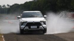 Musim Hujan, Ini Mode Berkendara yang Aman saat Jalan Licin.