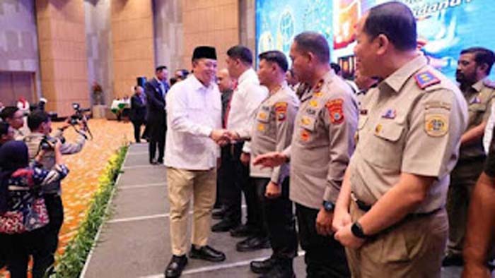 Menteri Nusron beri penghargaan tokoh yang mampu lakukan pencegahan aksi mafia tanah.