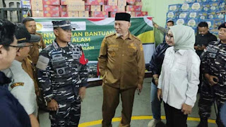 Bantuan dari Kementan untuk bencana di Sumbar sampai di Pelabuhan Teluk Bayur.