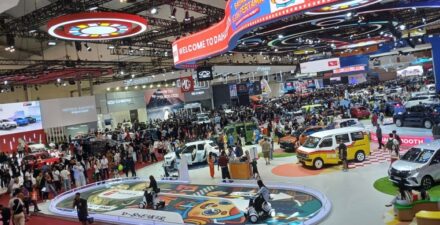 Penjualan Mobil November 2025 Naik Tipis, Toyota Masih Tak Tergoyahkan di Puncak