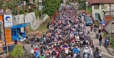 Ratusan Pengendara Roda Dua Padati Jalur Lembah Anai