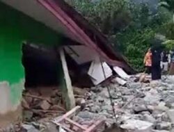 Ruang Kelas SDN 14 Tergenang Lumpur dan Material Banjir