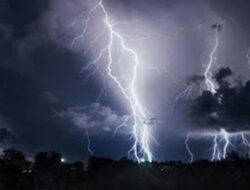 BMKG, Sumbar Diprediksi Diguyur Hujan Ringan hingga Petir pada 7 Desember 2025