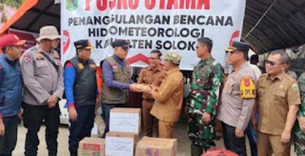 Pemkab Solok menerima bantuan bencana dari Pemkab Pelalawan.