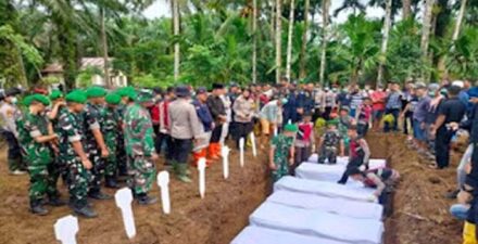 Sepuluh Korban Banjir Bandang Palembayan Dimakamkan Massal di Lubuk Basung