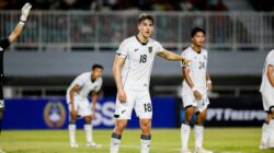 Mauro Zijlistra kala membela Timnas Indonesia.